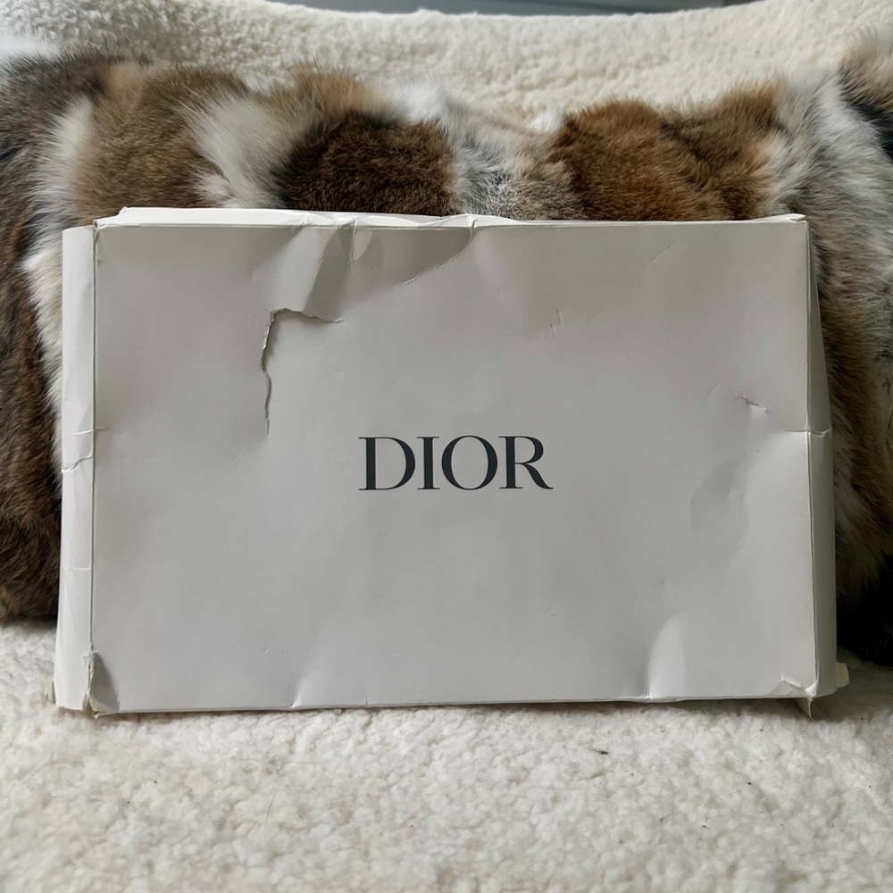 Dior Upcycled Beauty Bag With Removable Straps - Picture 11 of 12